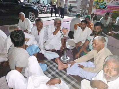 BKU protest: Farmers remained in the police station overnight with tractor-trolleys, Rakesh tikait will join
