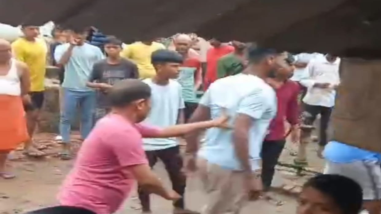 Chaos in Deoria over asking for donations for Durga Puja, allegations of looting by entering the house
