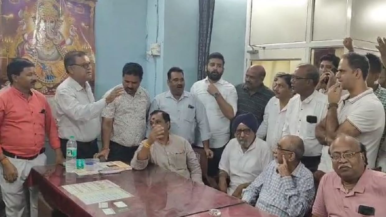traders entrepreneurs protests at the sales tax office in bareilly