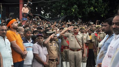 Neelam Karwariya Death: Former MLA Neelam Karwariya merged into Panchatatva, crowd gathered in the last journe