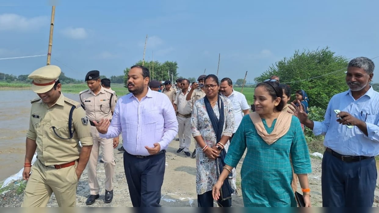 Bihar Flood: DM Vaibhav Chaudhary and SP Himanshu inspected flood affected areas in Saharsa