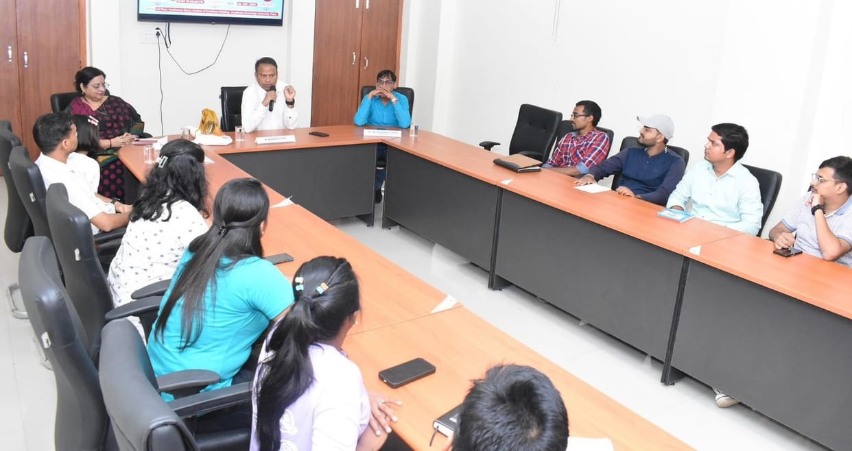 Bihar News: Dr. Ajay Singh told the importance of public relations, Aryabhatta University, MJMC, Seminar