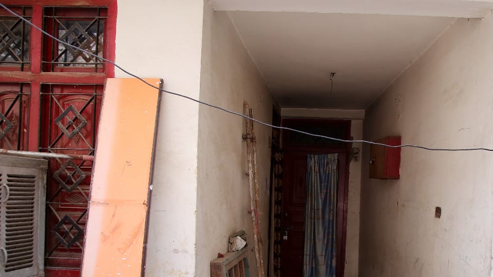 Delhi Family Suicide Case Man Committed Suicide Along With His Four Daughters in Vasant Kunj Know Reasons