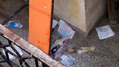 Father and four daughters suicide in Delhi Another new reveal Hiralal did not open gate for his family members