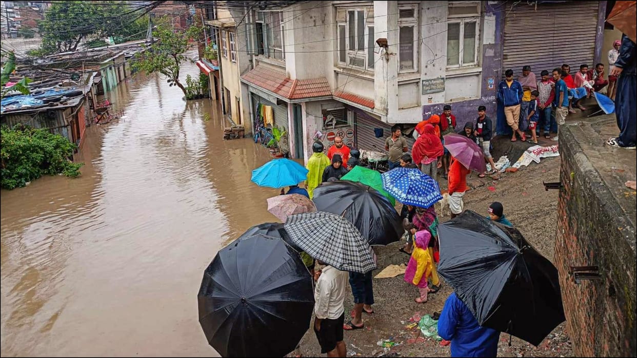 heavy rain flood in nepal several died casualties rescue team news in hindi