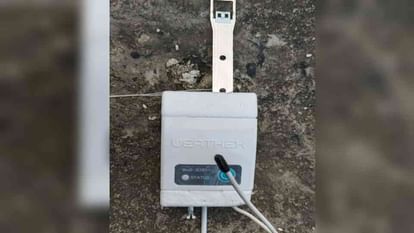 Uttarakhand: टिहरी में आसमान से गुब्बारे के साथ उड़कर खेतों में आ गिरी डिवाइस, देखकर घबराए लोग, तस्वीरें Uttarakhand Tehri News A device fell into fields with Air balloon people panicked after seeing it photo