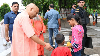 CM Yogi heard complaints during public darshan in Gorakhpur Gorakhnath temple