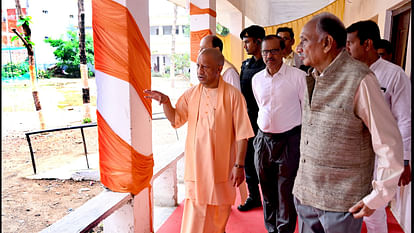 CM Yogi Adityanath inaugurated smart class in Gorakhpur