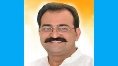 घरौंडा से कांग्रेस प्रत्याशी का वीडियो वायरल: बोले- कुनबे के हिसाब से देंगे नौकरी, कान मरोड़कर करेंगे जांच Video of Congress candidate from Gharaunda goes viral, says - Will give job according to clan