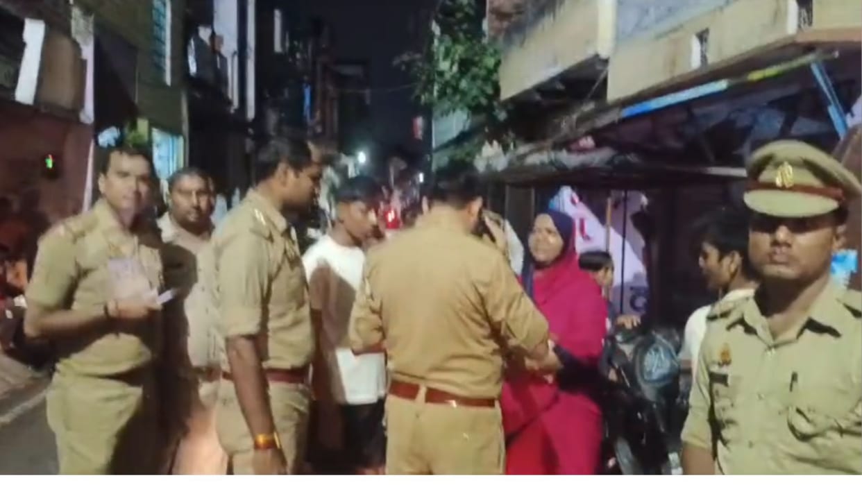 Shopkeeper son shot and injured in Varanasi
