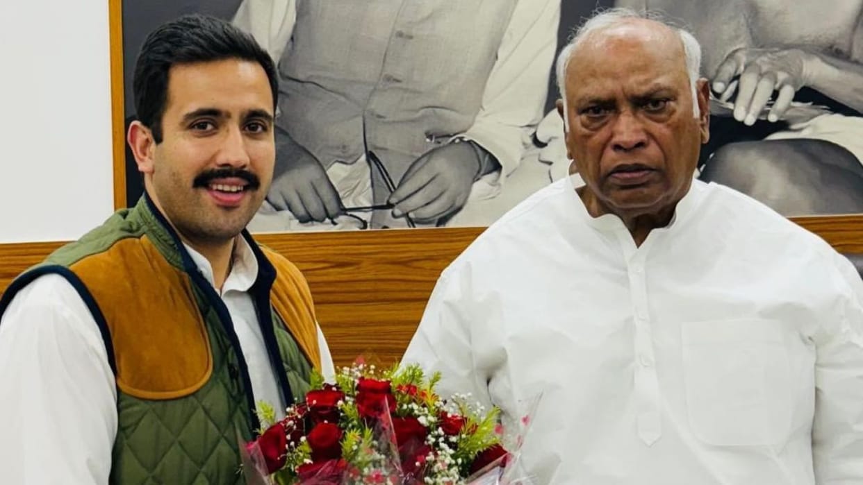 Himachal name plate controversy Vikramaditya Singh meets Congress President Mallikarjun Kharge