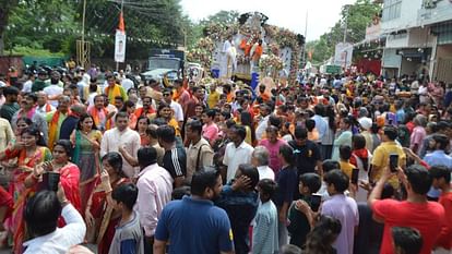 Crowds gathered to see Janakpuri and fair at Kothi Meena Bazaar ground in Agra