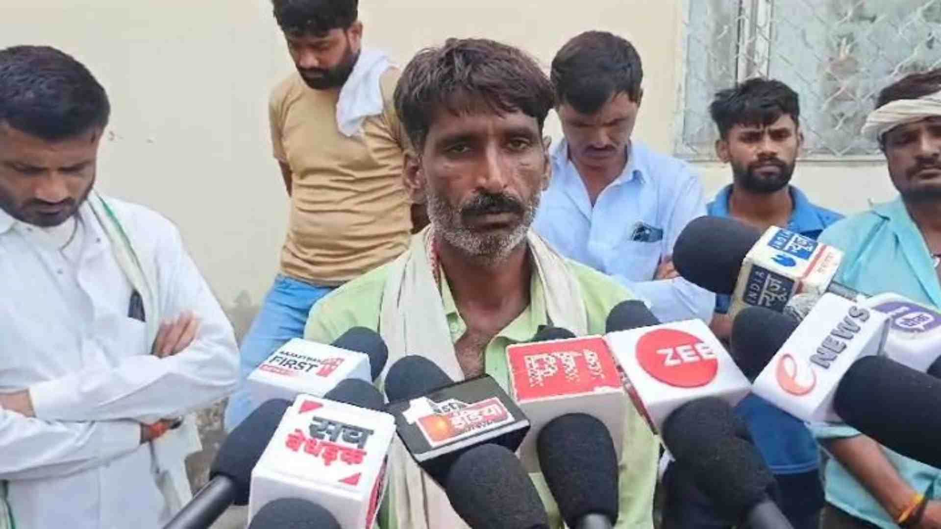 मामले की जानकारी देते पीड़ित के परिजन।