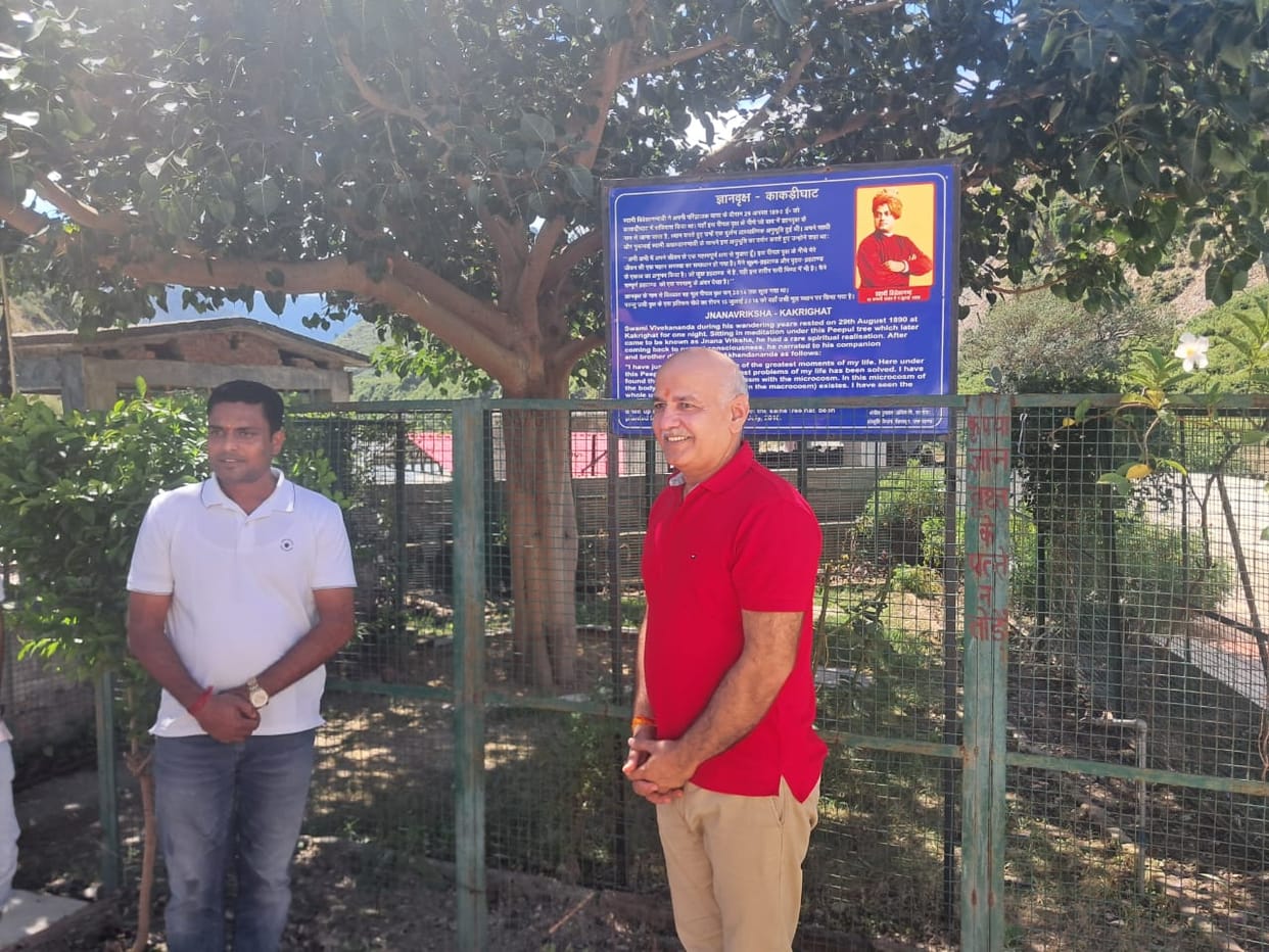 Almora News Delhi Former Deputy CM Manish Sisodia reached Kakrighat and visited Karkateshwar Mahadev