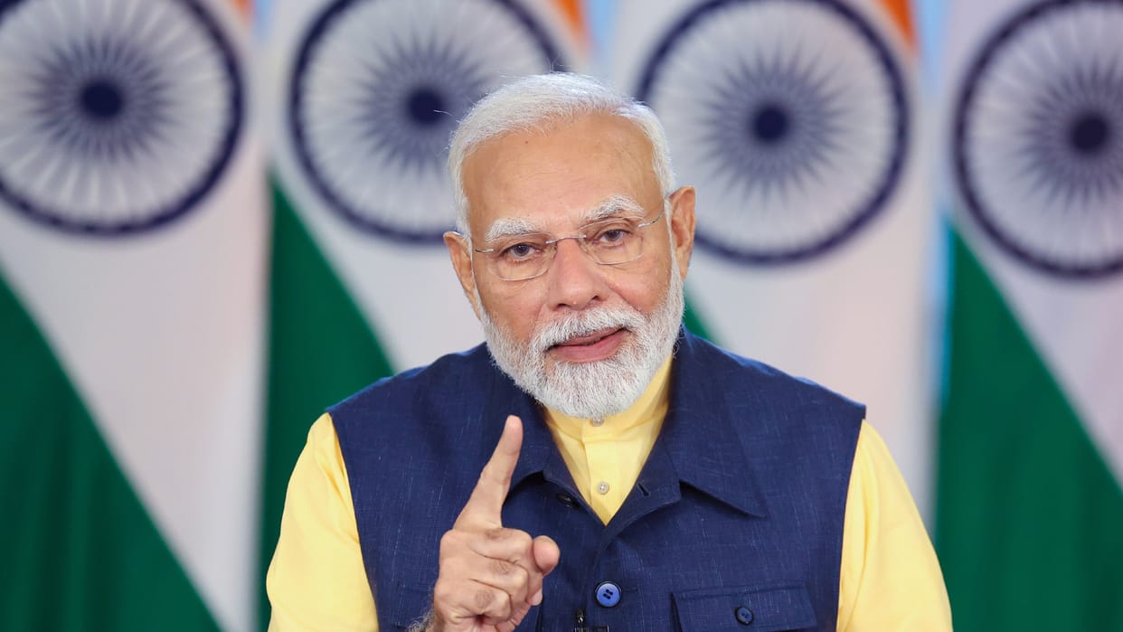 PM Modi strict message to cabinet ministers resolve people's complaints on priority