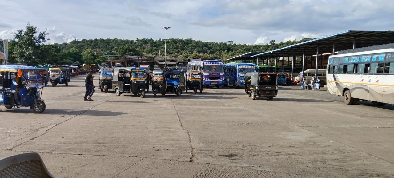 Omkareshwar: Devotees are facing problems due to chaos in Omkareshwar bus stand