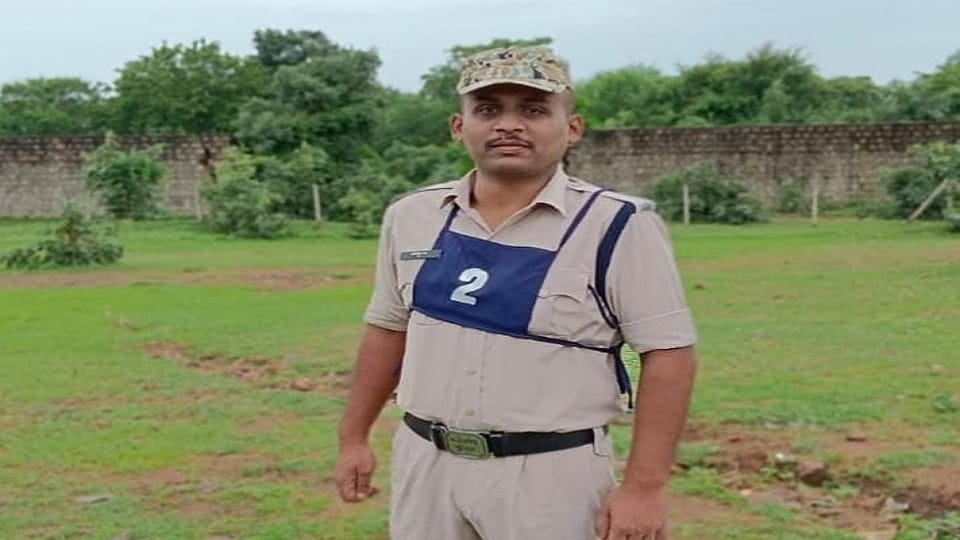 पुलिस के जवान ने जहर खाकर की आत्महत्या