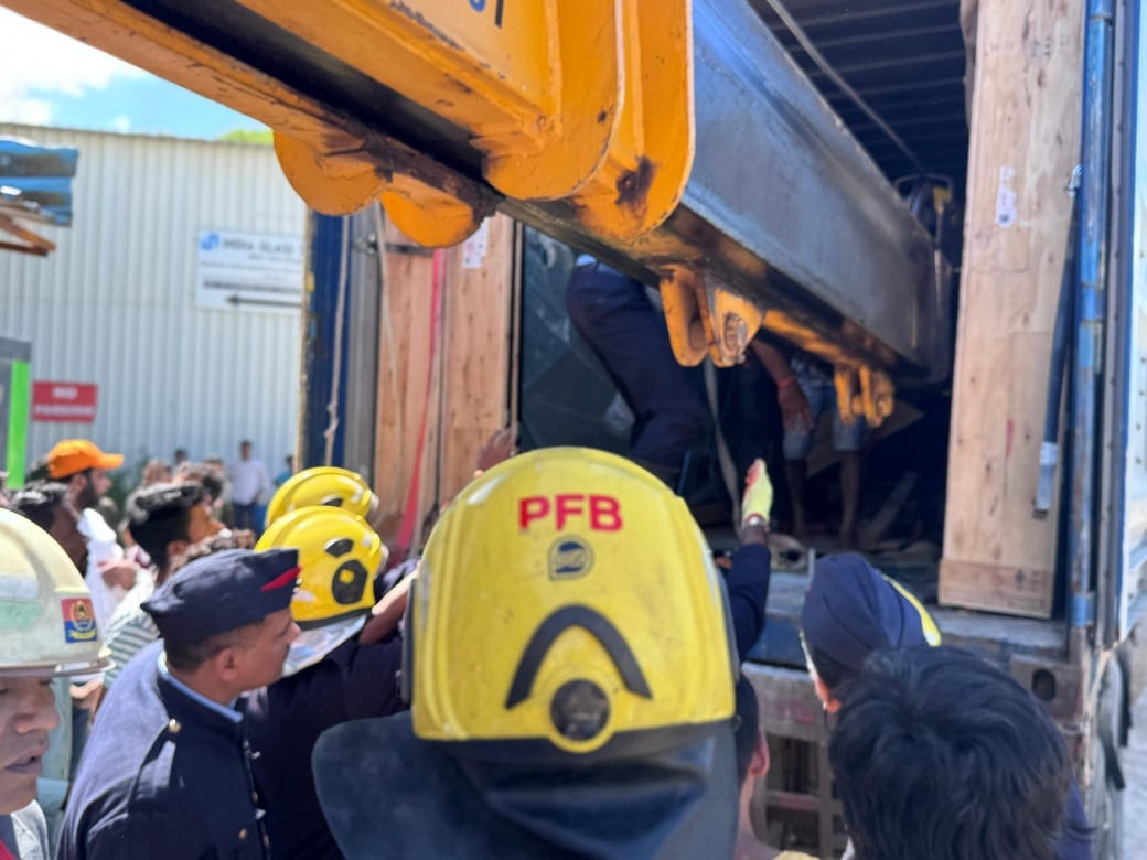 UP: Four workers from Rae Bareli died, one seriously injured while unloading glass consignment in Pune, create