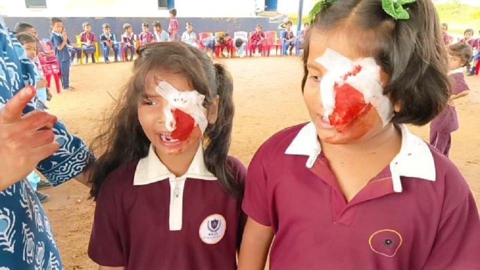 School has found a unique way to save children from mobile addiction in Balrampur Ramanujganj