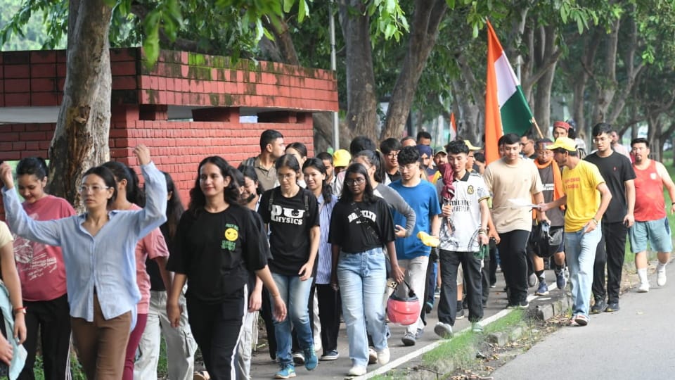 sonam wangchuk and more then 100 people march Chandigarh to Delhi
