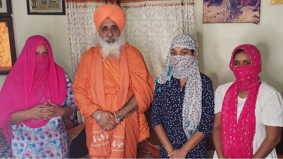 Nine girls returned to Punjab from Iraq Oman and Qatar