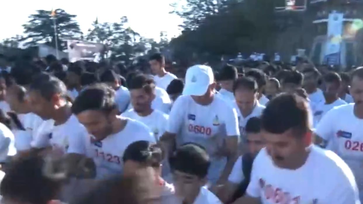 Himachal News Police department organized a half marathon in Shimla governor flagged off the event