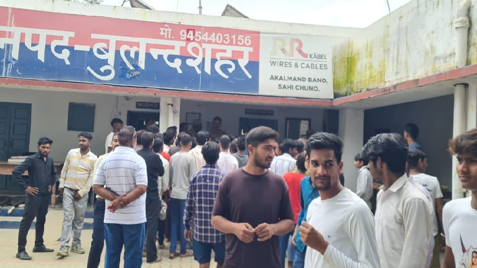 youths were beaten up for wearing a T shirt of Ahilyabai Holkar In Bulandshahr,