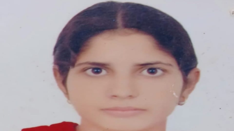 Saharanpur: Teacher fell from bike after collision, crushed by bus coming from behind, brother screamed