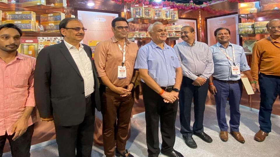 Former Chief Secretary Durga Shankar Mishra reached UP International Trade Show