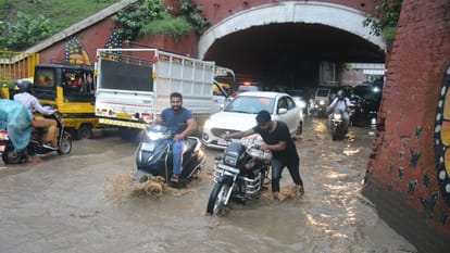 Varanasi Weather Update waterlogging after 38 mm rain with thunder and lightning
