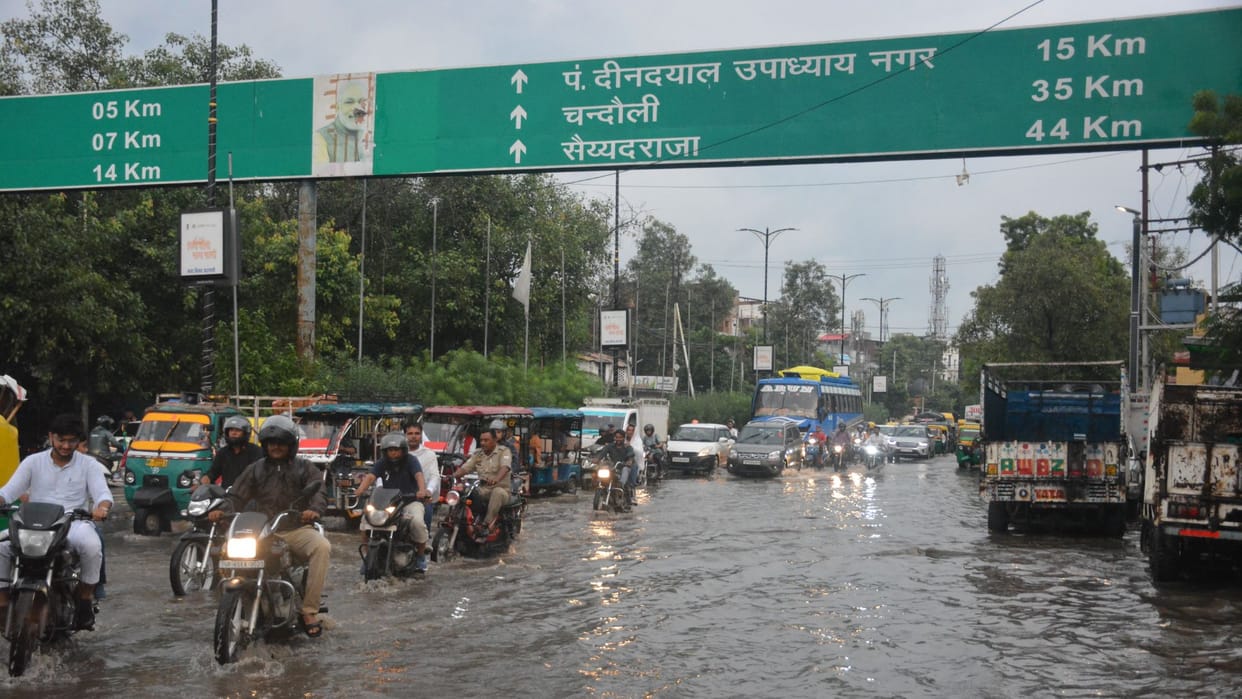 Varanasi Weather Update waterlogging after 38 mm rain with thunder and lightning