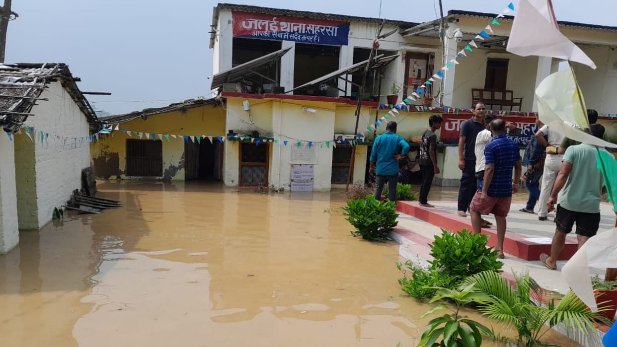Bihar Flood: Flood wreaks havoc in Mahisi block of Saharsa 50 thousand people displaced normal life disrupted