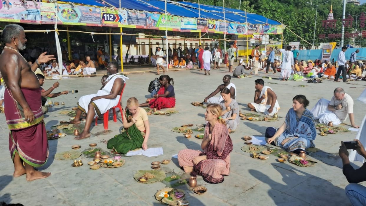 Bihar News: Pilgrims from six countries reached Gayaji Mokshadham, performed Pinddaan