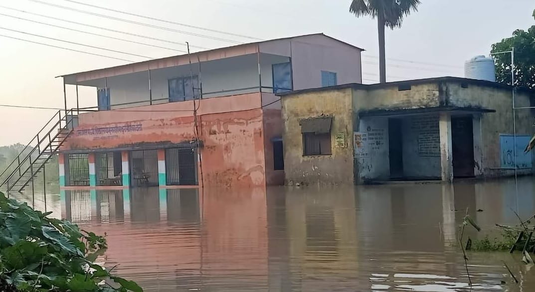 Bihar Flood News: Flood water entered four dozen villages of Gopalganj, 50 thousand worried, migrating