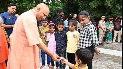 During his stay in Gorakhpur, CM Yogi listened to the complaints of 200 people in Janata Darshan.