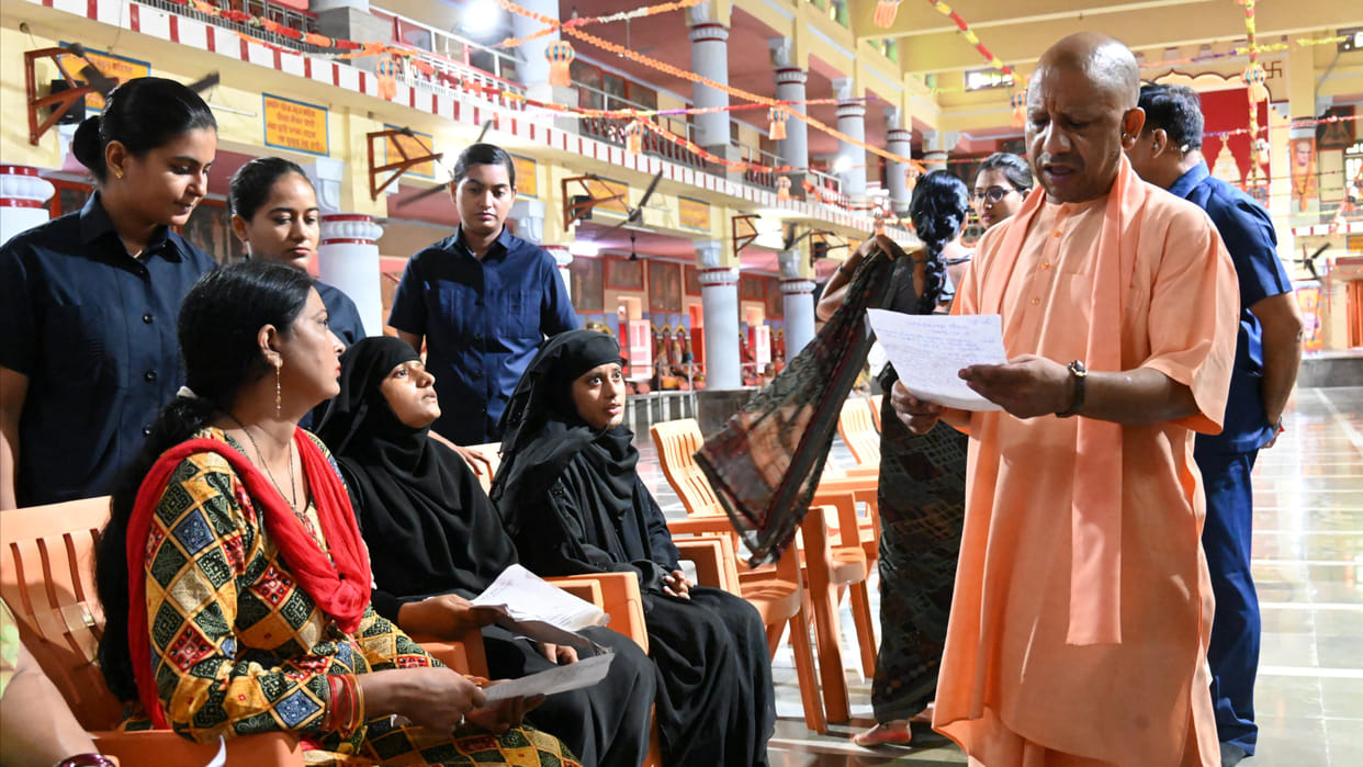 During his stay in Gorakhpur, CM Yogi listened to the complaints of 200 people in Janata Darshan.