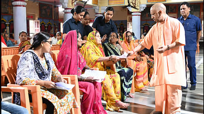 During his stay in Gorakhpur, CM Yogi listened to the complaints of 200 people in Janata Darshan.