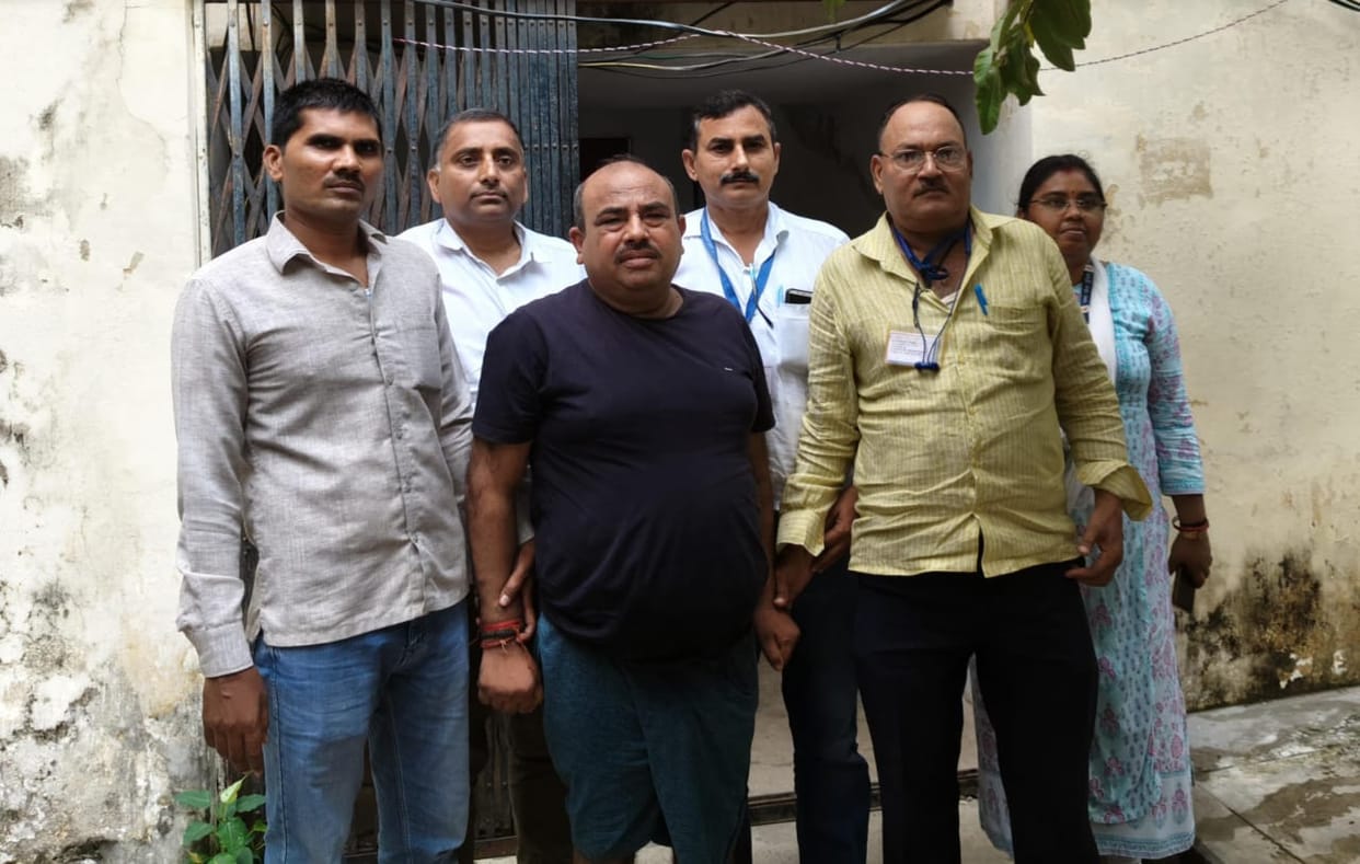 Consolidation officer arrested while taking bribe of 15 thousand rupees in ghazipur