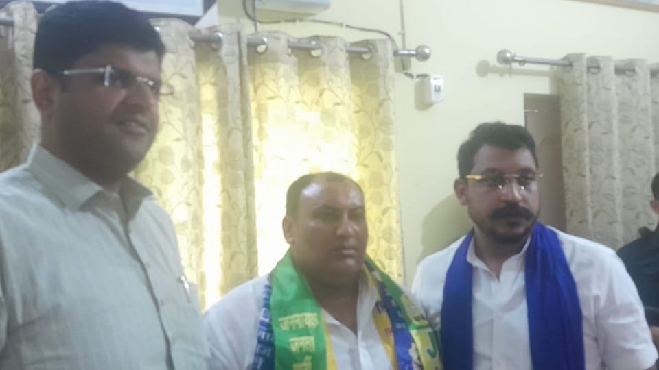 JJP-ASP supports independent Deepak Dagar from Prithala assembly constituency of Faridabad