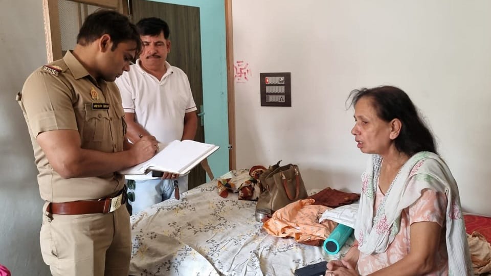 Baghpat: Women are not safe alone, three miscreants entered the teacher's house, took away cash and jewellery.