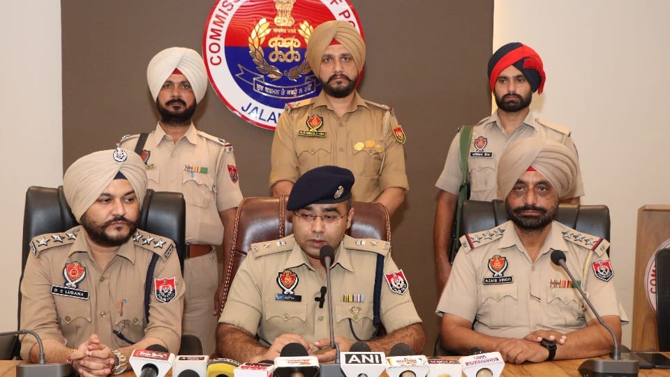 Fake degree gang busted in Jalandhar, two arrested with 196 degrees