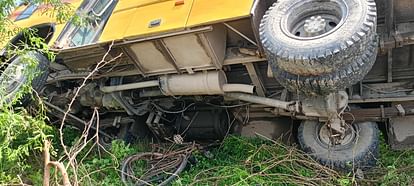 One died when a bus colloid to an ambulance in Maharajganj in Raebareli.