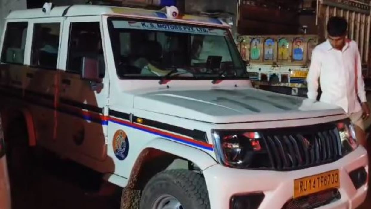 Kekri : Crazy young man took the police vehicle from police station, made the policemen run, created a stir