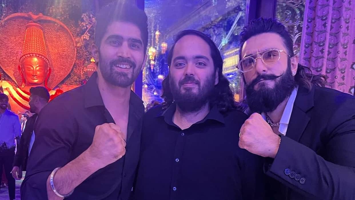 Boxer Vijender Singh shares pictures with Ranveer Singh from antilia see fans reaction