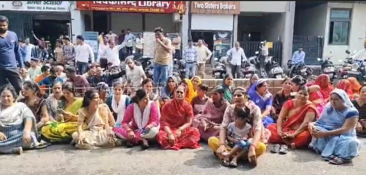 Ratlam: Case of rape of a five-year-old girl, after the uproar of hundreds of parents school sealed