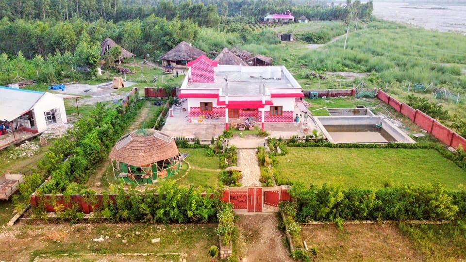 Meerut: Tired of the city's hustle and bustle and pollution, built a home in the lap of Shivalik mountains.