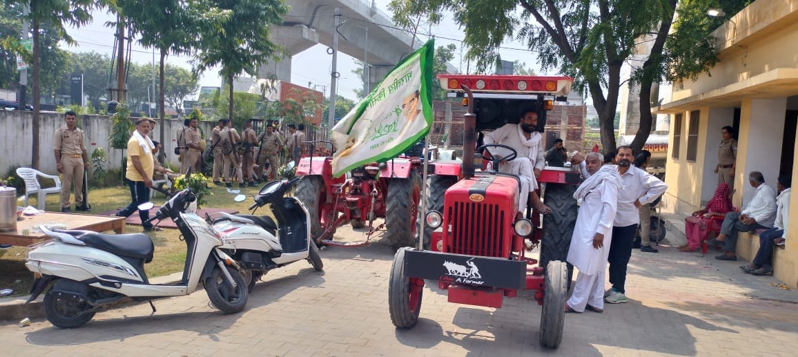 Bhakiyu asks answers: Why were the pamphlets cancelled? tractors in the police station, police outside