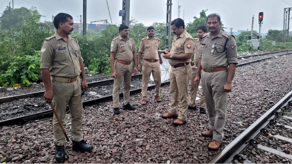Gorakhpur division will investigate case of cylinder found on railway track, NCR committee will send report