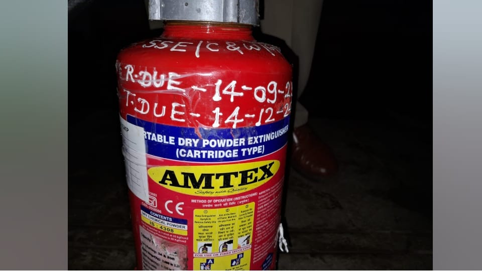 Now a fire cylinder was found on railway track in Kanpur Pushpak Express was going from Mumbai to Lucknow