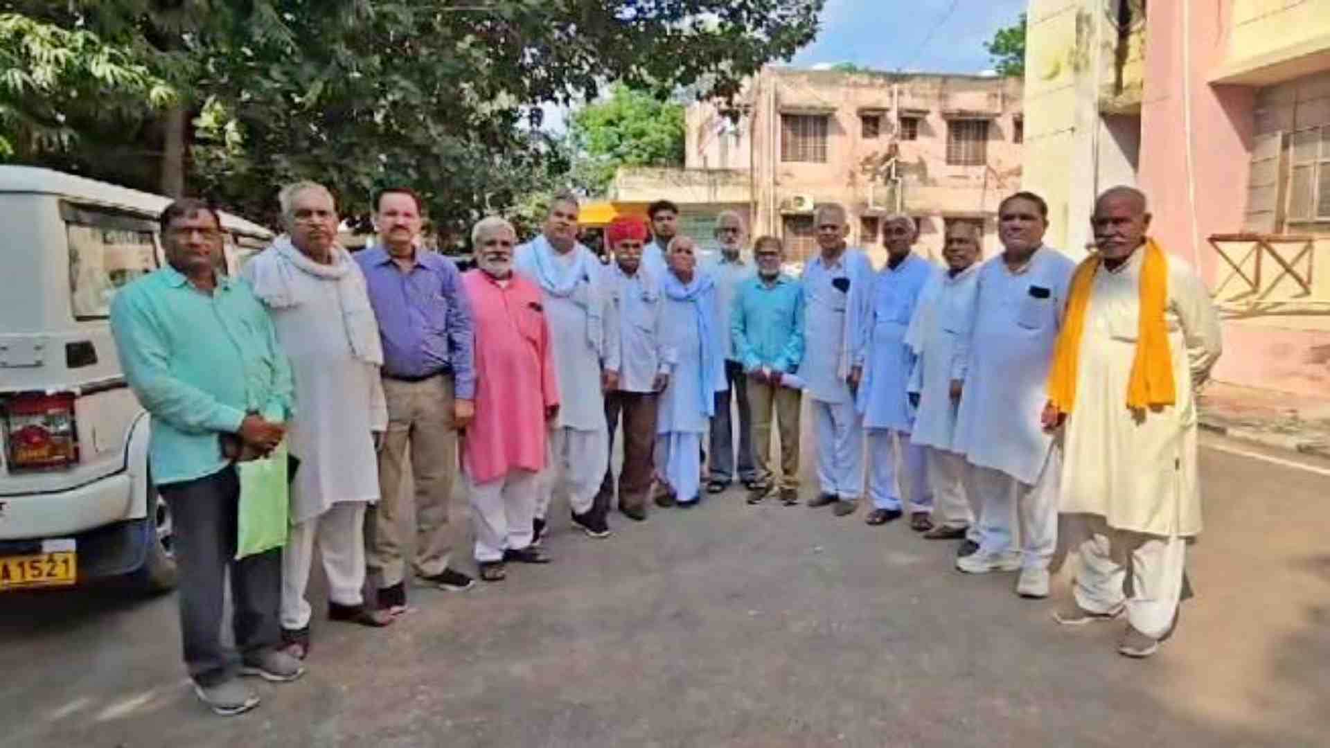 विरोध में उतरे सर्वसमाज के लोग।